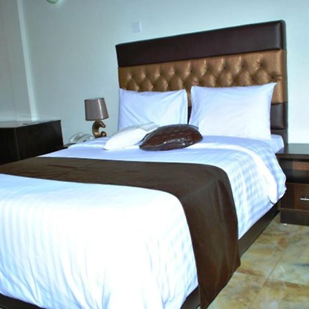 Airport Plaza Hotel Джуба Экстерьер фото