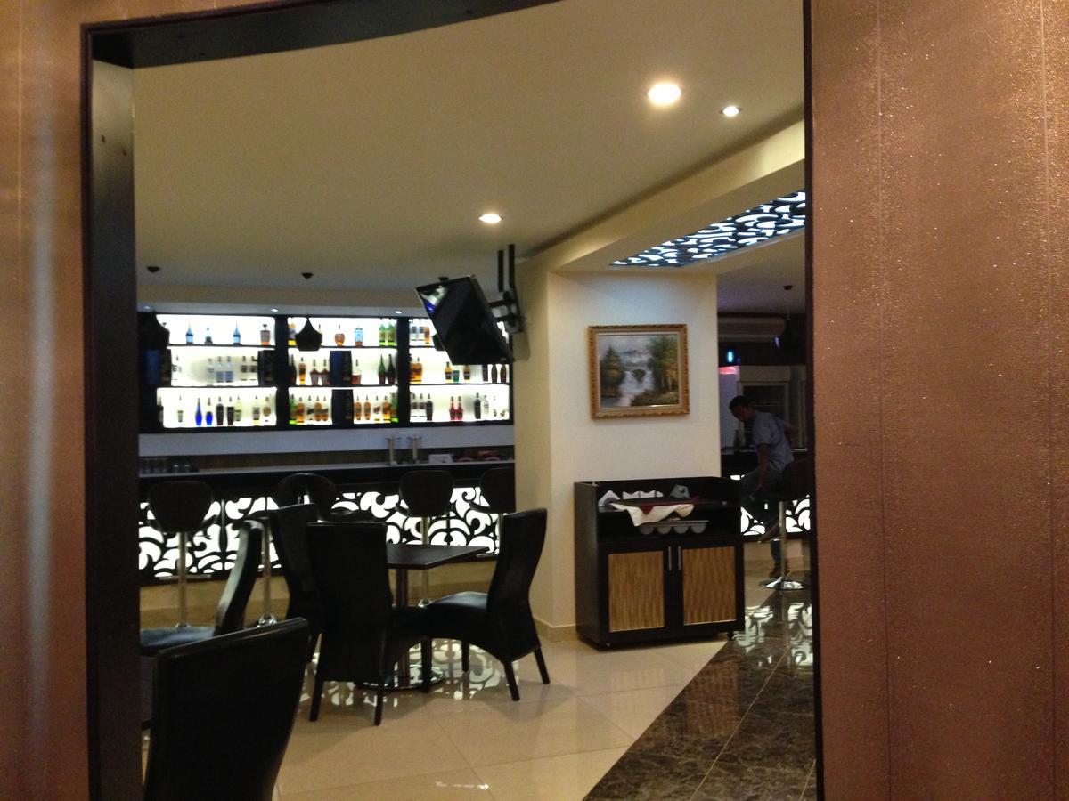 Airport Plaza Hotel Джуба Экстерьер фото